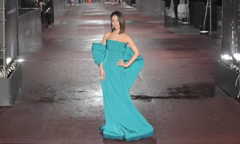 Tin tức sao Hoa ngữ mới nhất ngày 24/10: Lâm Tâm Như khoe vai trần tại thảm đỏ sự kiện