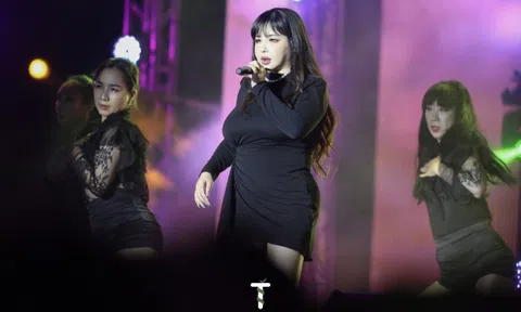 Park Bom (2NE1) lộ diện khác lạ vì tăng cân mất kiểm soát