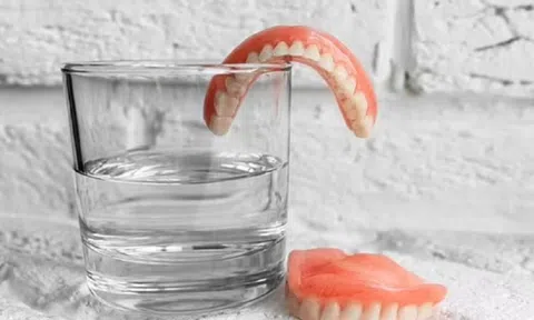 Người phụ nữ tử vong do nuốt phải răng giả lúc ngủ