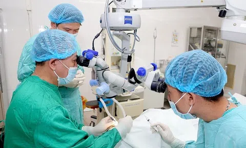 Giác mạc do người chết não hiến tặng giúp 2 bệnh nhân thoát cảnh mù lòa
