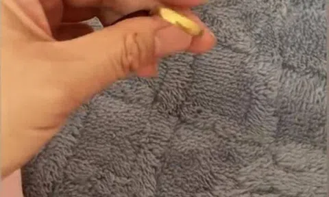 Con dâu nhờ mẹ chồng tìm giúp chiếc nhẫn vàng, gần 1 năm sau biết được sự thật gây xúc động