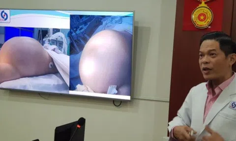 Du học sinh lên máy bay về nước cấp cứu lúc nửa đêm