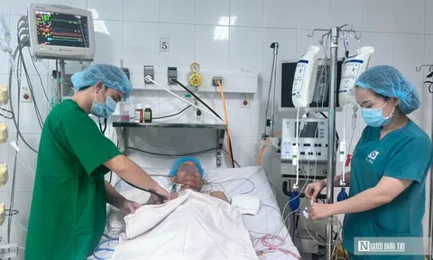 16 tiếng cân não cứu sống bệnh nhân vỡ tim đột ngột