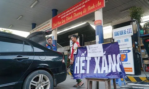 Nhiều cửa hàng xăng dầu tại Hà Nội tạm nghỉ vì hết hàng, chờ tiếp thêm nhiên liệu