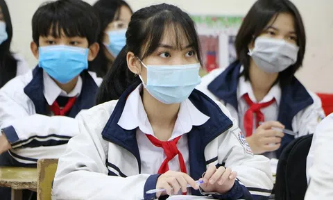 Sáng nay (7/11), các trường tại TP.HCM bắt đầu thực hiện lùi giờ học buổi sáng