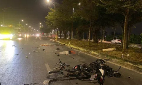 Hà Nội: Xe máy tông xe điện trong đêm, 4 người thương vong