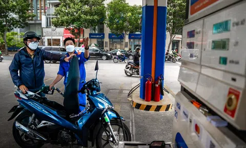 Thủ tướng yêu cầu Bộ Công Thương giải quyết dứt điểm việc thiếu xăng dầu