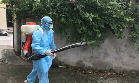 Sốt xuất huyết bùng phát mạnh, Hà Nội mở chiến dịch phun hóa chất diệt muỗi trong 34 đêm