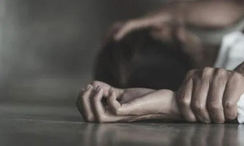 Vợ bỏ nhà đi, chồng ở nhà uống rượu rồi hiếp dâm con gái ruột