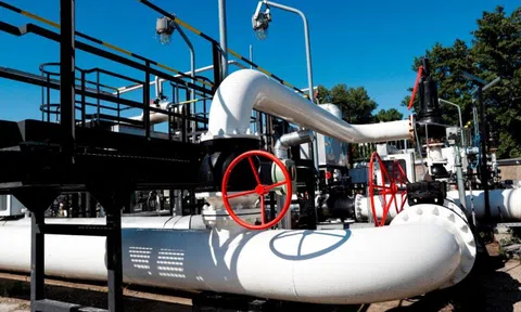 Giá dầu hạ dù lượng tồn kho Mỹ giảm hơn 5 triệu thùng