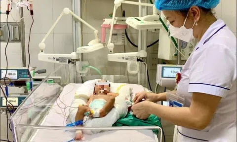 Bé 6 ngày tuổi mắc bệnh lý vàng da sau sinh được thay máu toàn phần