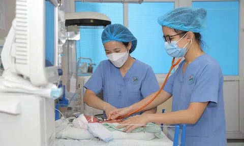 Sốt xuất huyết ở trẻ sơ sinh: Triệu chứng lâm sàng không đặc trưng, dễ nhầm lẫn, bỏ sót