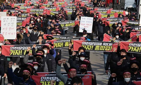 Tài xế xe tải Hàn Quốc đình công hàng loạt