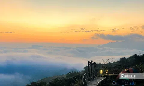 Giới trẻ đổ xô đi "săn mây" ở Tà Xùa