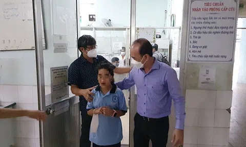 Tiền Giang: 16 học sinh tiểu học nhập viện sau khi ăn bánh, dưa hấu và uống sữa