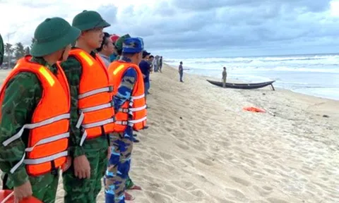 Nam sinh viên năm 3 bị sóng biển cuốn mất tích khi đi thực tế ở Huế