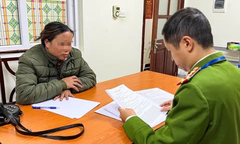 Lập biên bản xử lý người phụ nữ bán 80.000 đồng một củ khoai ở hồ Gươm