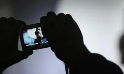 Bóc mẽ đại gia 8X lừa tình, tống tiền cô giáo trẻ bằng “clip nóng”