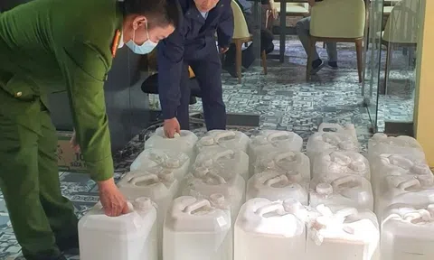 Hà Nội: Phát hiện hơn 500 lít rượu thủ công không rõ nguồn gốc xuất xứ
