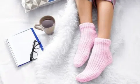 Mang tất đi ngủ khi trời lạnh nhất định phải nhớ 4 lưu ý quan trọng này