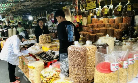 Tp.HCM: Chợ “ảm đạm” tháng cận Tết, nhiều tiểu thương phải đóng cửa