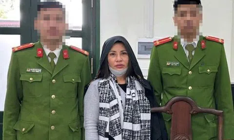 "Nữ quái" phẫu thuật thẩm mỹ trốn truy nã, bị bắt sau 16 năm