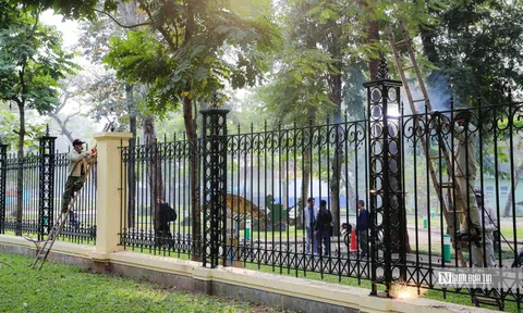 Hà Nội: Tháo dỡ hàng rào sắt xung quanh công viên Thống Nhất