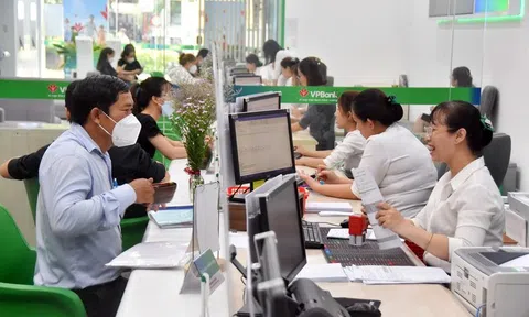 Nới room tín dụng, doanh nghiệp vẫn "khát" vốn