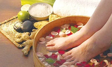 Những lợi ích bất ngờ của việc ngâm chân vào mùa đông