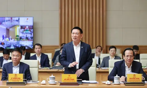 Vướng mắc trong đầu tư công là do "chúng ta tự đem đá buộc chân mình"