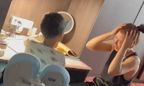 Đang dạy con học, người mẹ bỗng bật khóc biết lý do ai cũng bất ngờ