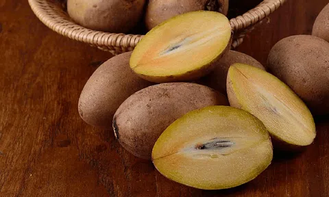 Hồng xiêm đang vào mùa, khi mua cứ nhớ mẹo này đảm bảo chọn đúng quả chín ngon ngọt