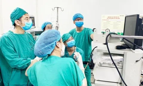 Bé trai 7 tuổi nguy kịch vì nuốt vỏ bút bi