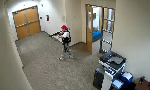 Kẻ xả súng ở trường học Mỹ bị rối loạn cảm xúc và đã tự sắm cả kho vũ khí