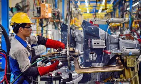 Thiếu đơn hàng, sản xuất công nghiệp sụt giảm