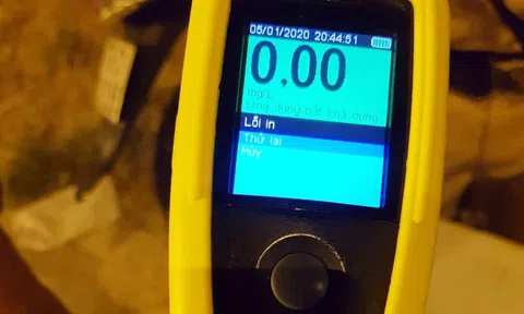 Có được dùng máy đo nồng độ cồn để đối chiếu kết quả của cảnh sát?