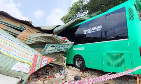 Hành khách kế lại khoảnh khắc xe giường nằm lao thẳng vào nhà dân ở Gia Lai