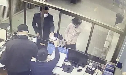 Được bạn trai tặng quà xa xỉ không thiếu dịp nào, cô gái sốc nặng khi phát hiện sự thật phía sau