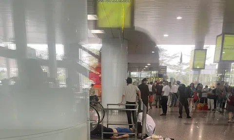 Khách nước ngoài nhảy từ tầng 3 sân bay Nội Bài nguy kịch