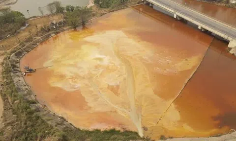 Công ty Cổ phần Hóa chất Việt trì: Xả nước trắng đục xuống chân cầu Văn Lang