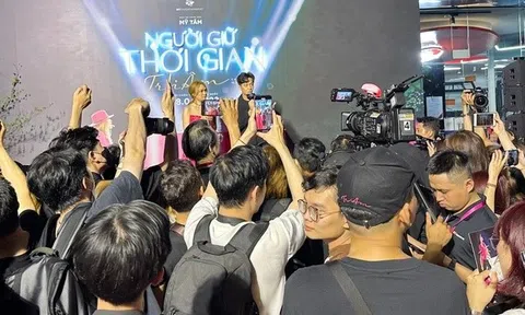 Hiền Thục lộ "eo con kiến" đẹp trứ danh, khoe nhan sắc rạng rỡ qua cam thường