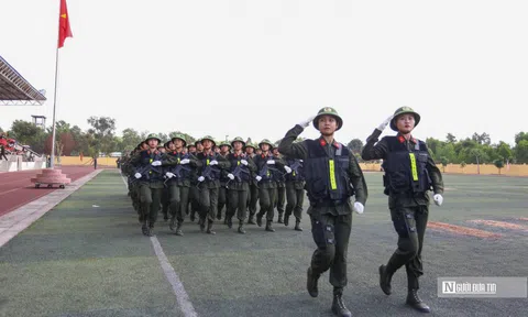 Hơn 800 chiến sĩ công an tương lai biểu diễn trấn áp tội phạm