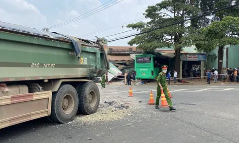Vụ xe giường nằm lao vào nhà dân khiến 10 người thương vong: Tạm giữ tài xế xe tải