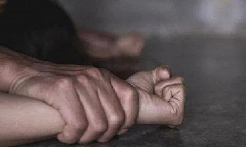 Làm bạn gái "nhí" mang bầu, thanh niên ra cơ quan công an đầu thú