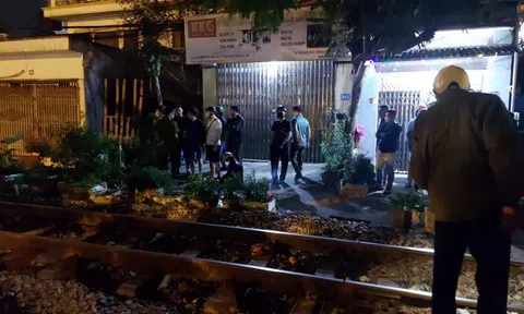 Hà Nội: Va chạm tàu hoả, cô gái trẻ tử vong thương tâm