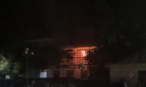 Cháy lớn tại trụ sở phòng giáo dục huyện ở Quảng Ngãi, nhiều tài liệu bị thiêu rụi