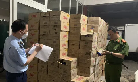Phát hiện gần 10 tấn sữa đặc hết hạn để sản xuất kem sữa dừa ở Hà Nội