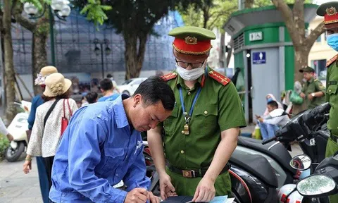 Hà Nội: Thu giá vé cao gấp 3 lần, bãi xe tại điểm trải nghiệm xe bus 2 tầng bị xử phạt