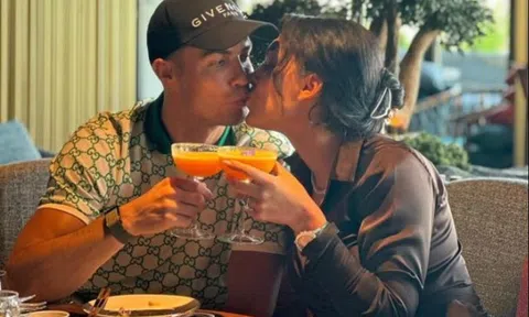 Ronaldo đập tan tin đồn chia tay bởi một hành động nhỏ