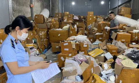 Hà Nội: Phát hiện kho hàng với hơn 28.000 sản phẩm hàng hóa nhập lậu